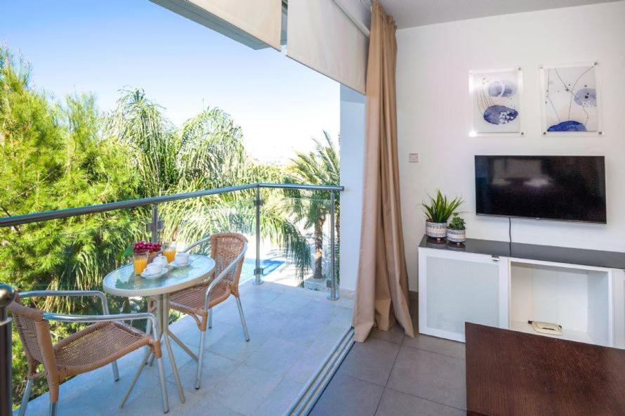 Lucile - Coralli Beachfront Apartment Παραλίμνι Εξωτερικό φωτογραφία