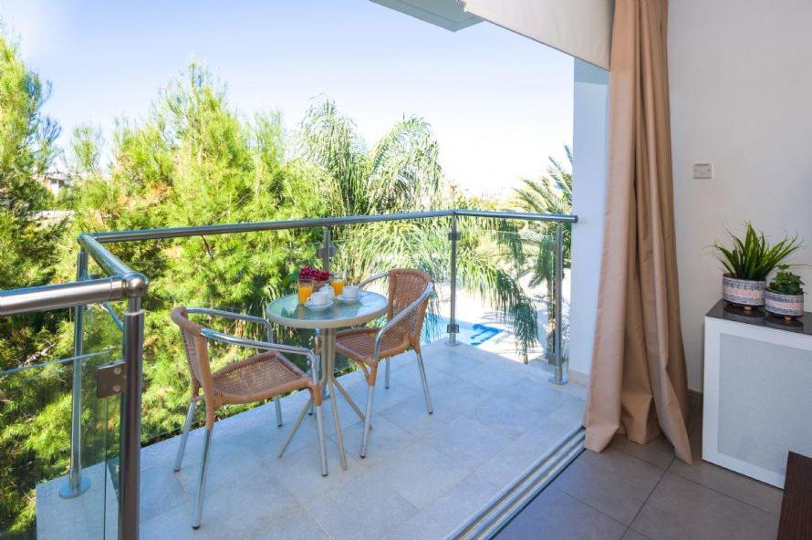 Lucile - Coralli Beachfront Apartment Παραλίμνι Εξωτερικό φωτογραφία