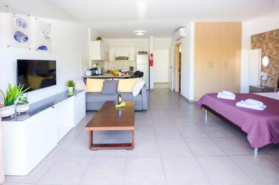Lucile - Coralli Beachfront Apartment Παραλίμνι Εξωτερικό φωτογραφία