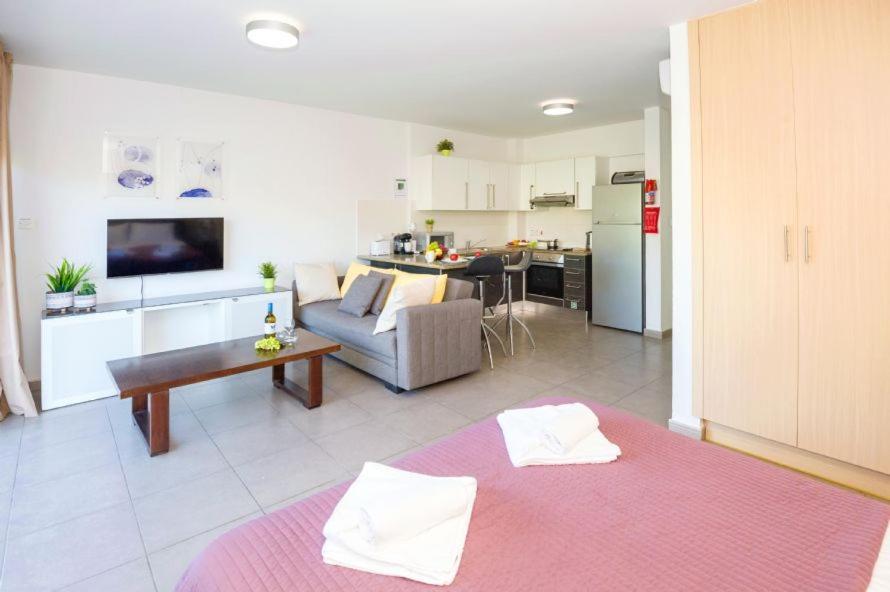 Lucile - Coralli Beachfront Apartment Παραλίμνι Εξωτερικό φωτογραφία